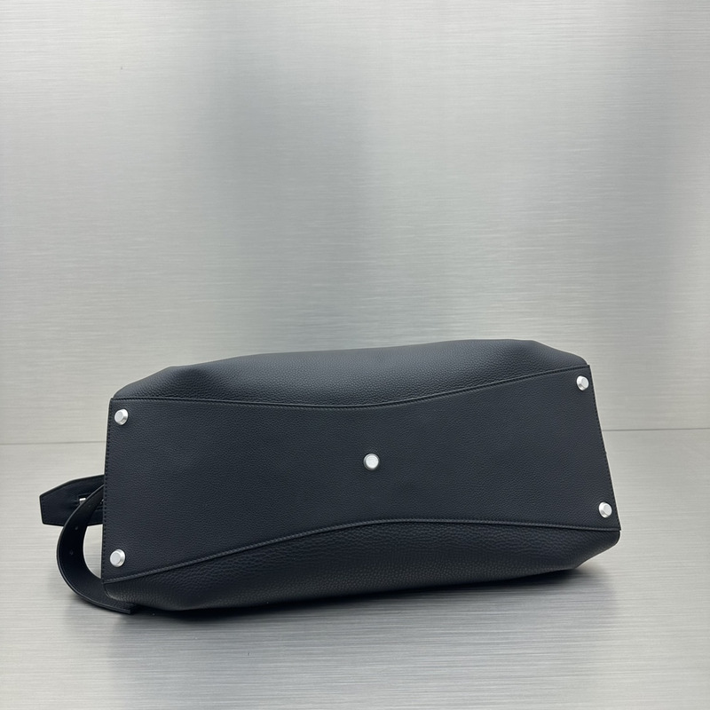 Ba*len*cia*ga waist large bag grained calfskin in black