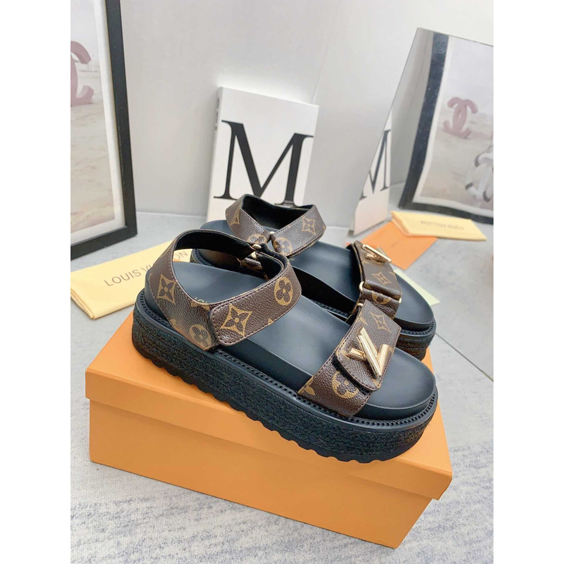 l**is V*t*n cordoba flat comfort sandal monagram