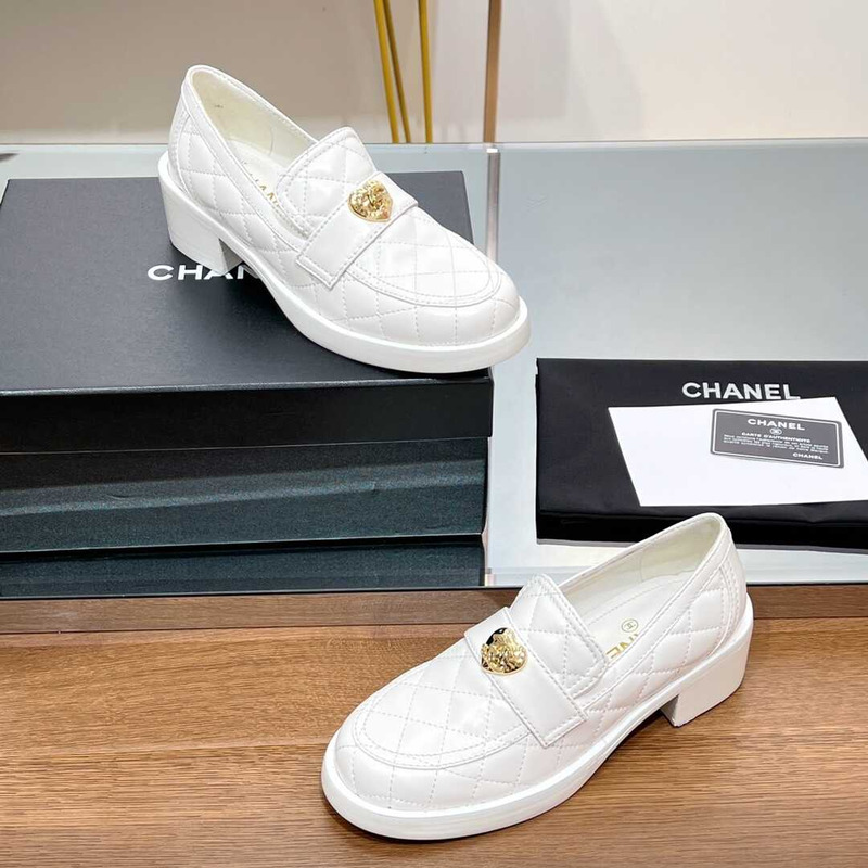 Ch*el lamskin leather loafter white