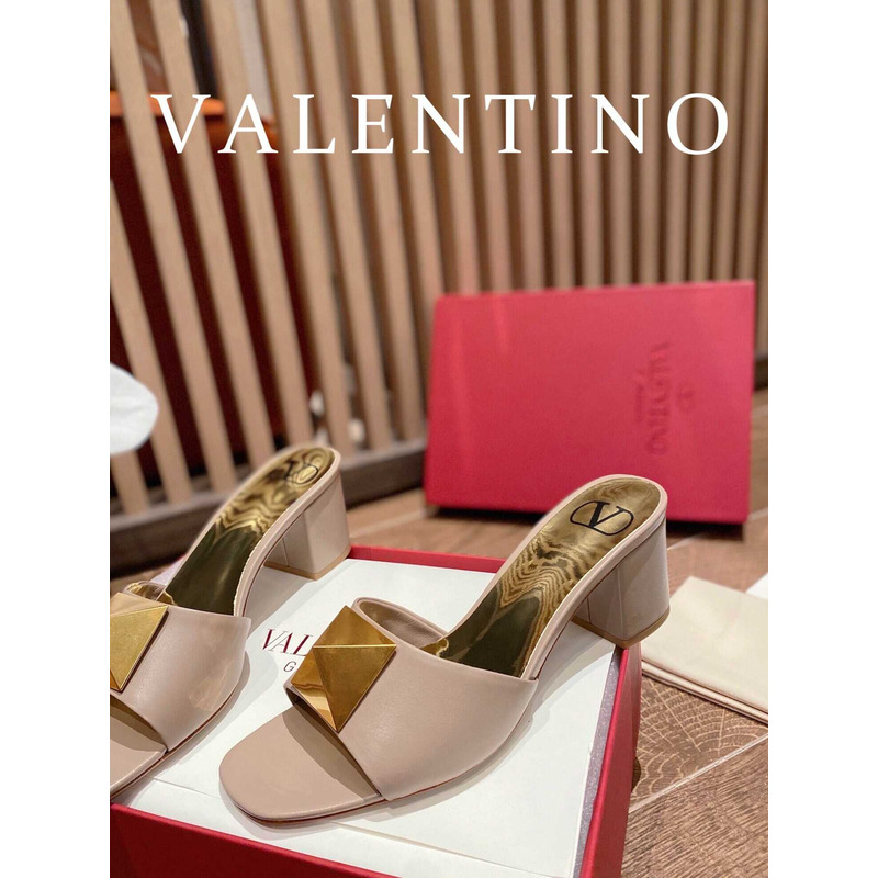 Valentino Rockstud-detail Open-toe Sandals Nude Pink