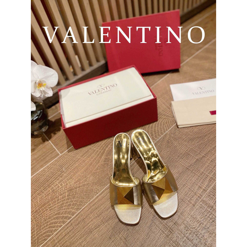 Valentino Rockstud-detail Open-toe Sandals Gold