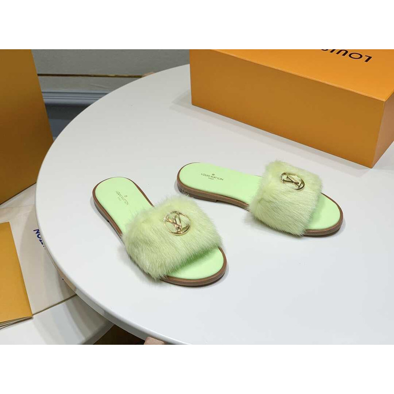 l**is V*t*n green furry slippers