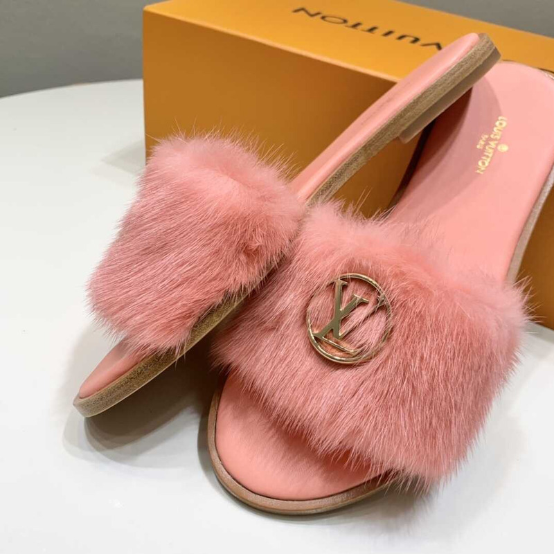 l**is V*t*n coral pink furry slippers