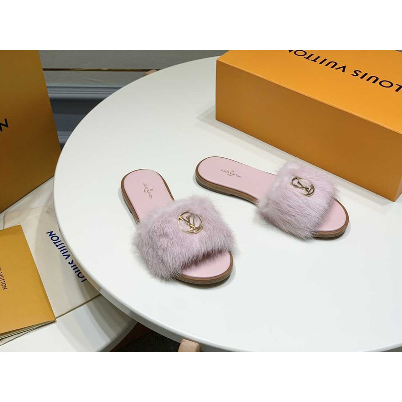 l**is V*t*n pink furry slippers