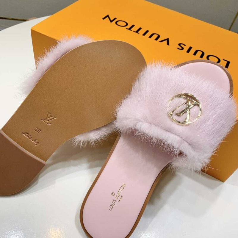 l**is V*t*n pink furry slippers