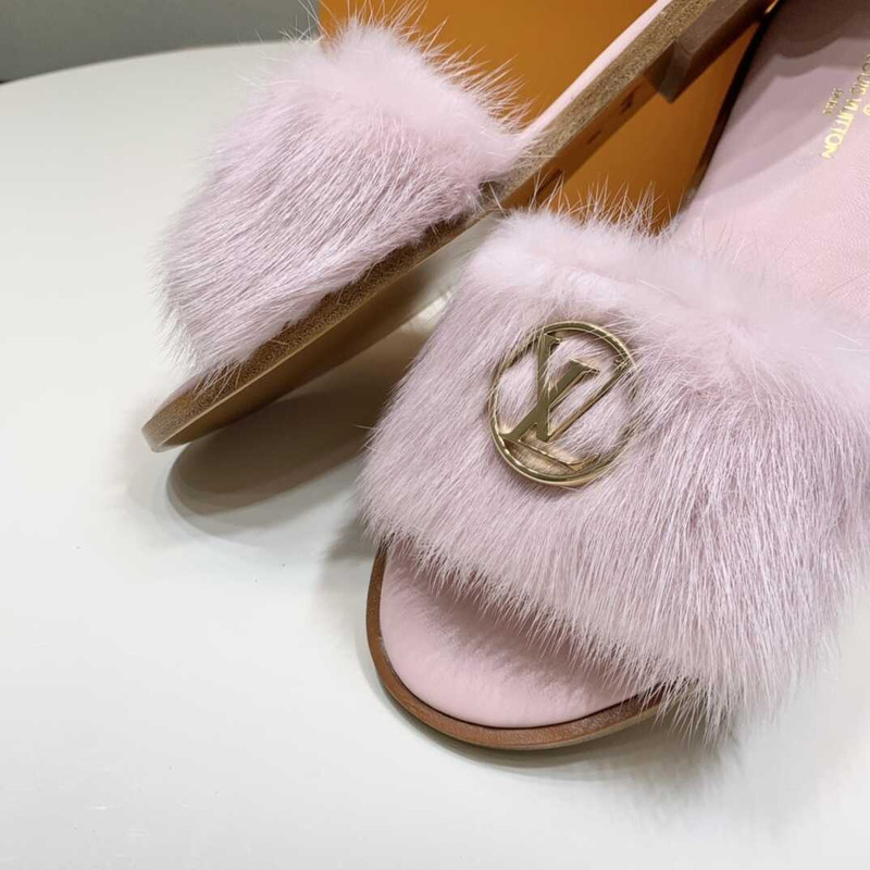 l**is V*t*n pink furry slippers