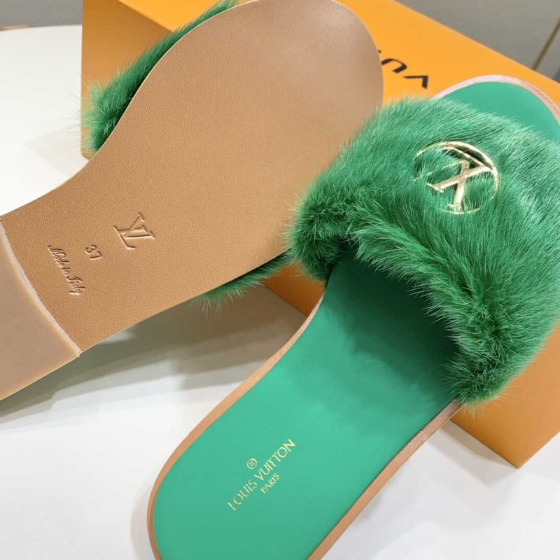 l**is V*t*n green furry slippers