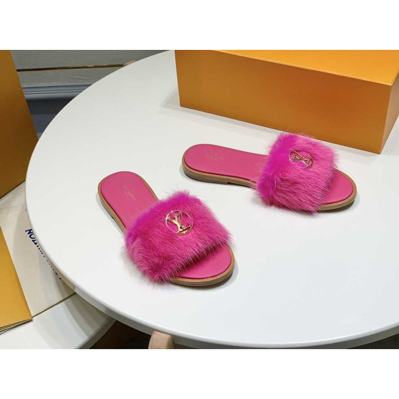 l**is V*t*n pink furry slippers