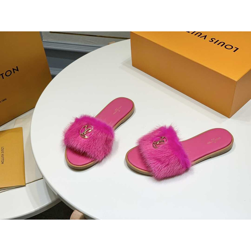 l**is V*t*n pink furry slippers