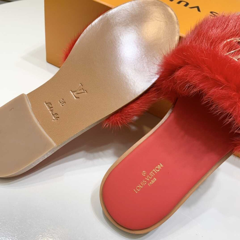 l**is V*t*n red furry slippers