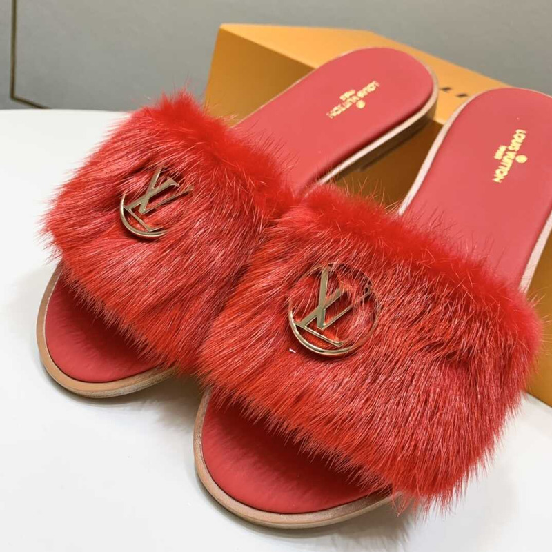 l**is V*t*n red furry slippers