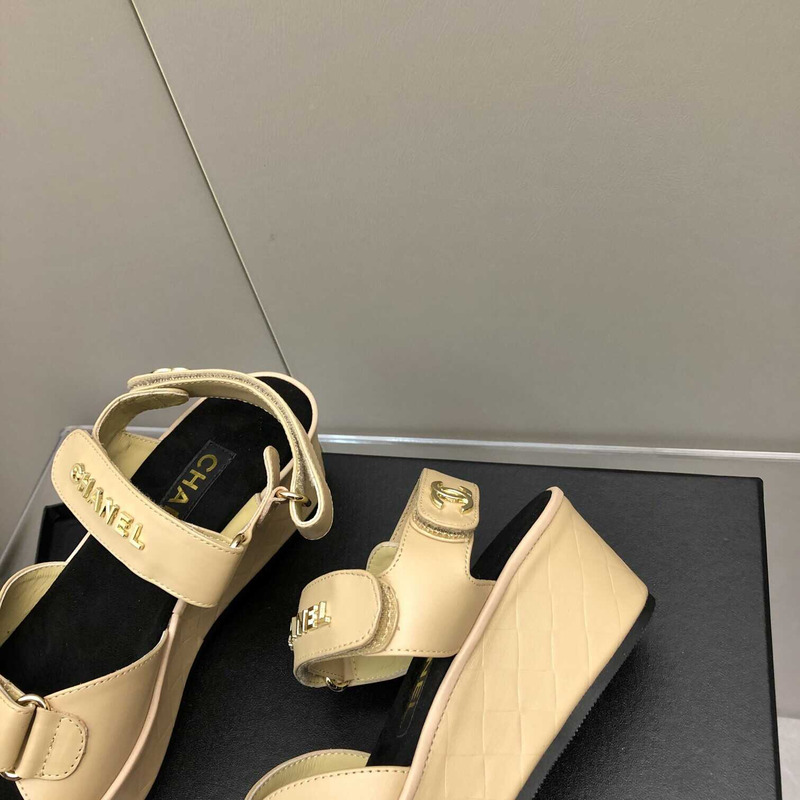 Ch*el leather sandals beige