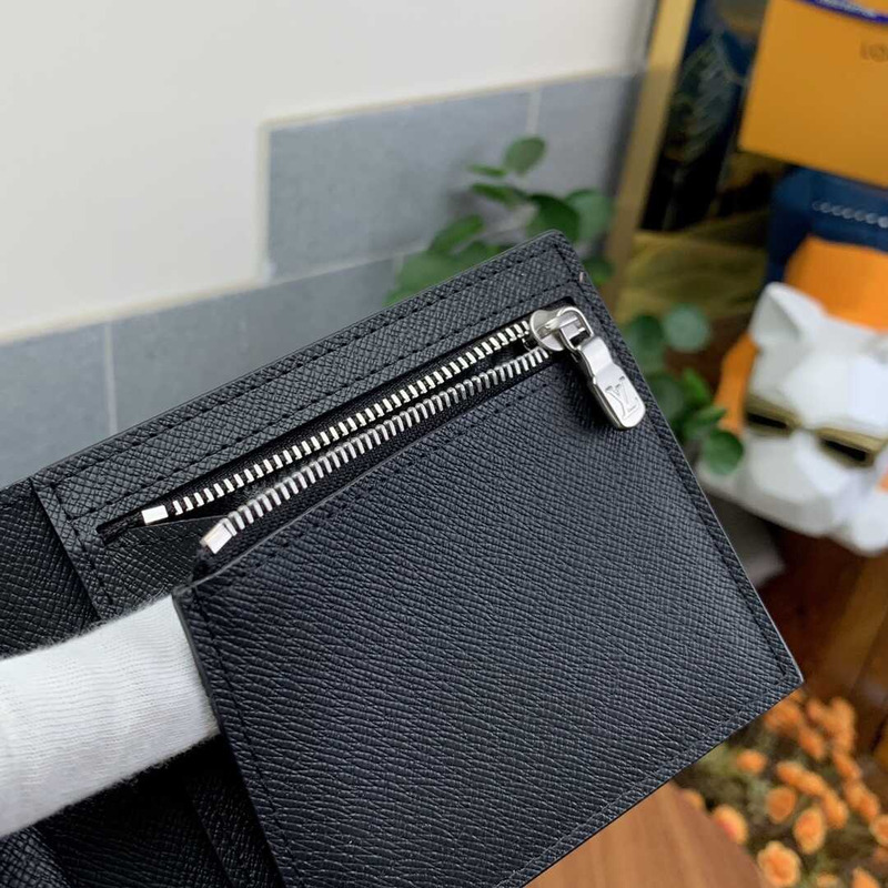 l**is V*t*n amerigo wallet black