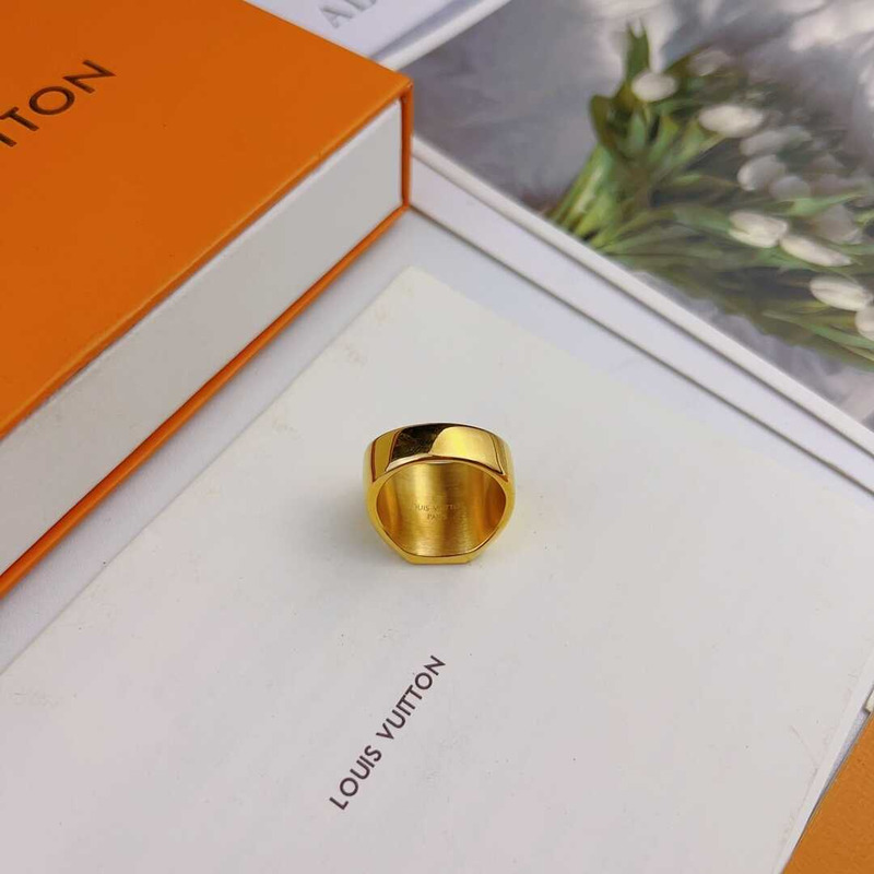 l**is V*t*n logo ring gold