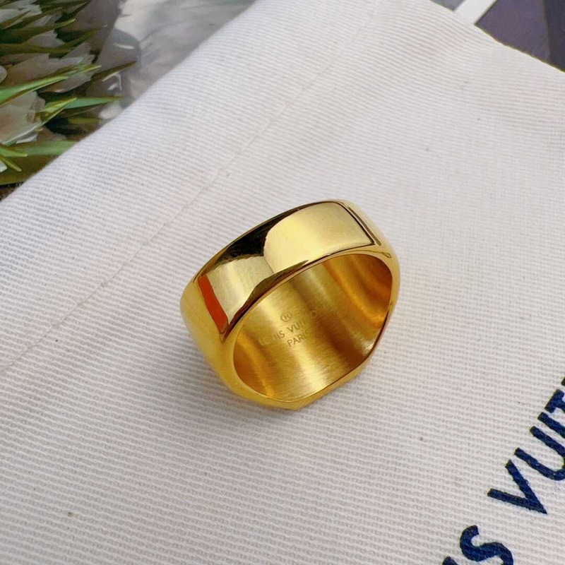 l**is V*t*n logo ring gold