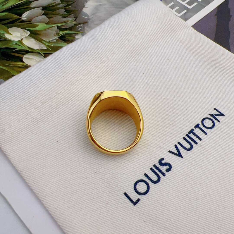 l**is V*t*n logo ring gold