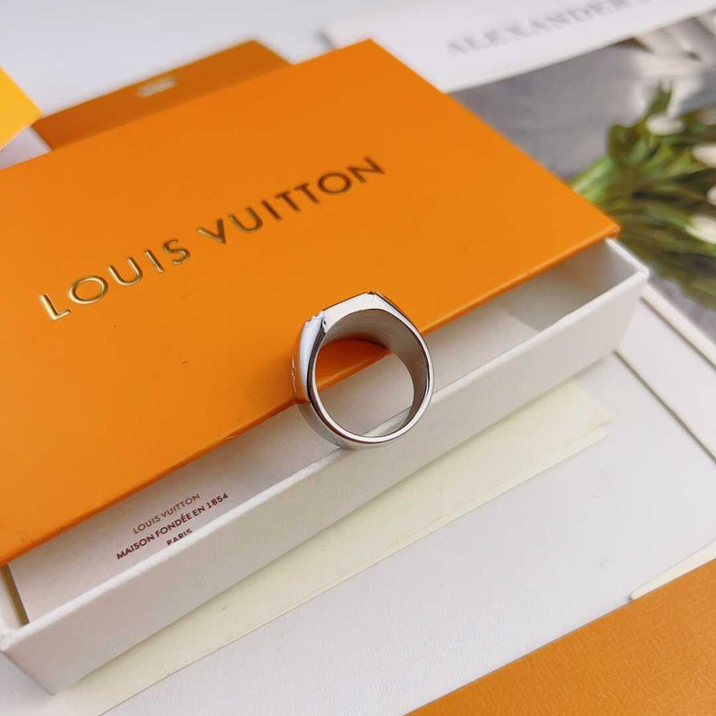 l**is V*t*n logo ring silver