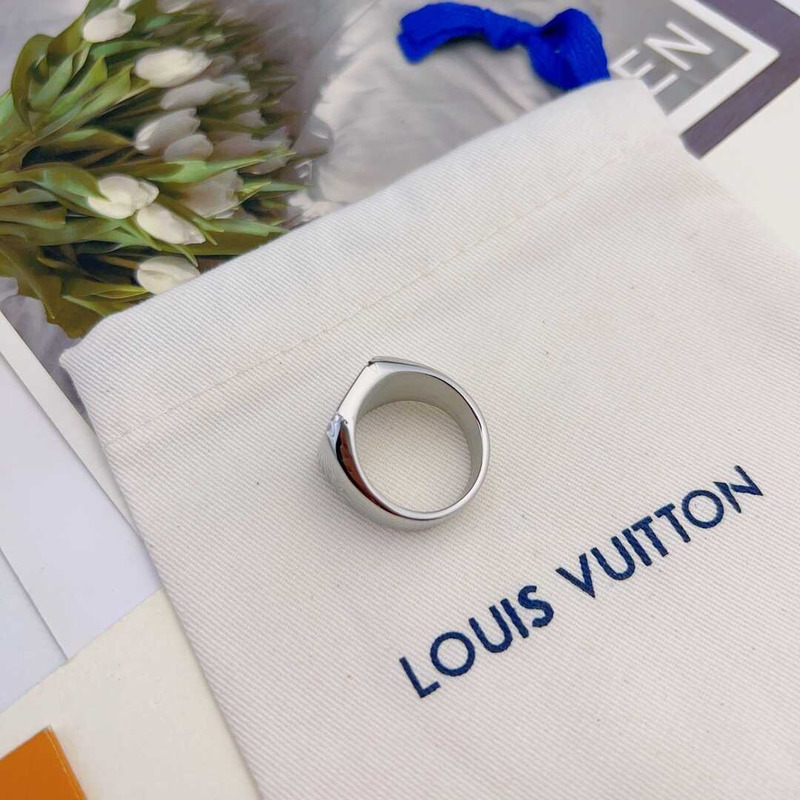 l**is V*t*n logo ring silver