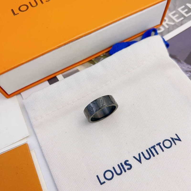 l**is V*t*n monogram ring black