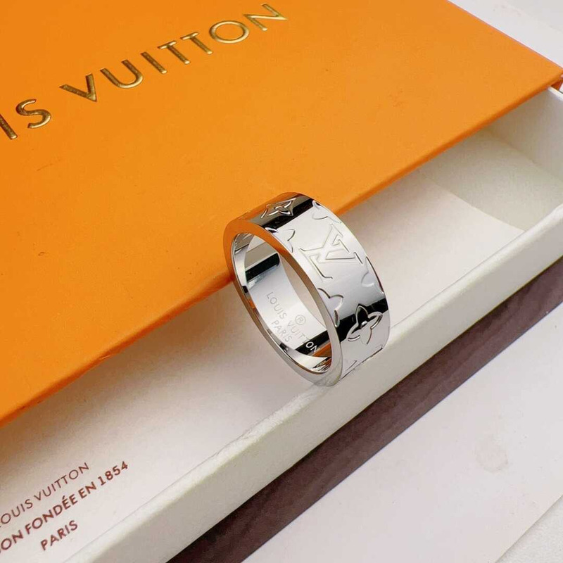 l**is V*t*n monogram ring silver