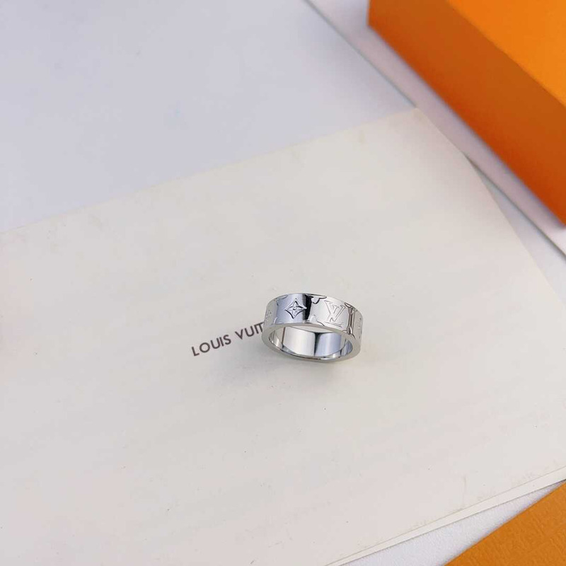 l**is V*t*n monogram ring silver