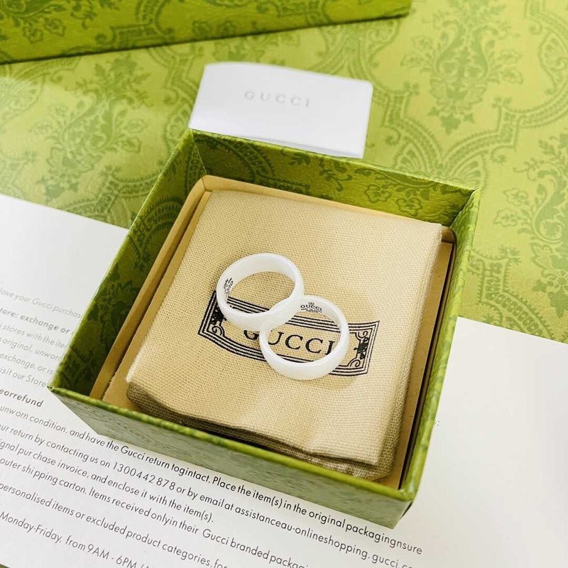 G*u*i icon ring white