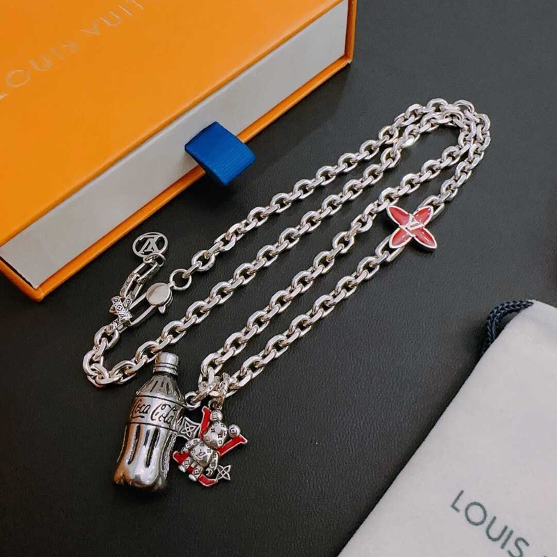 l**is V*t*n men\''s necklace