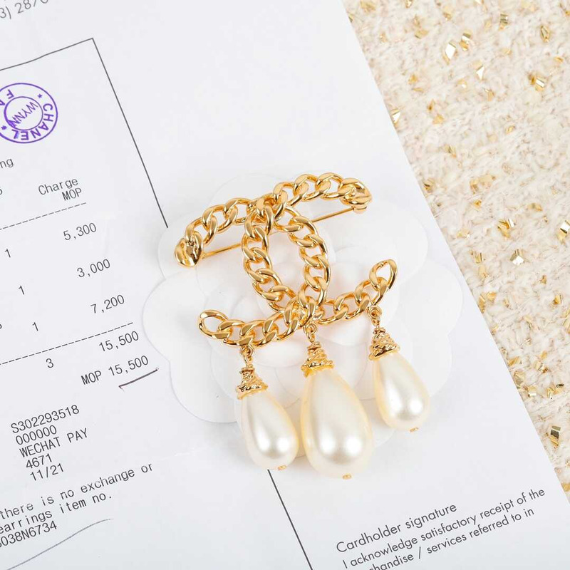 Ch*el cc pearl brooch