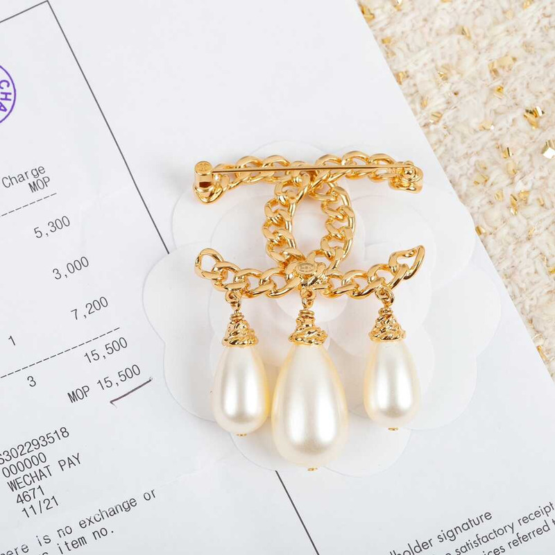 Ch*el cc pearl brooch