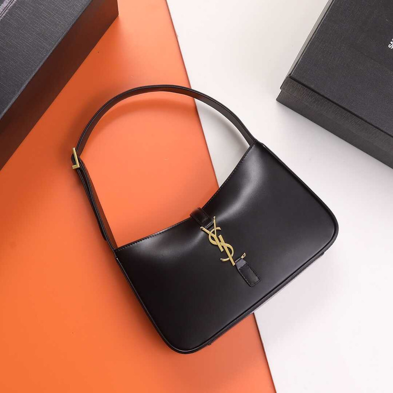 Saint Laurent Le5 À 7 Mini Dumpling Bag Black