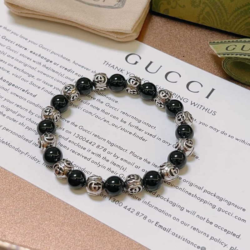 G*u*i bead bracelet black and silver