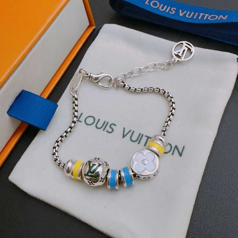 l**is V*t*n monagam colors bracelet