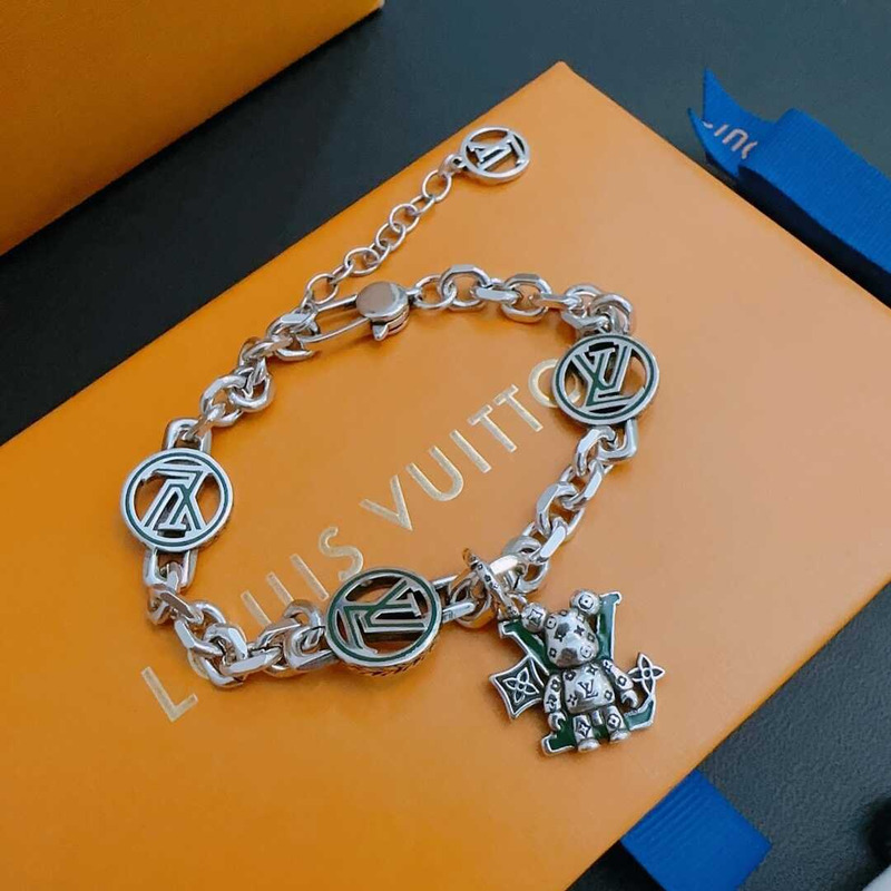 l**is V*t*n metal bracelet