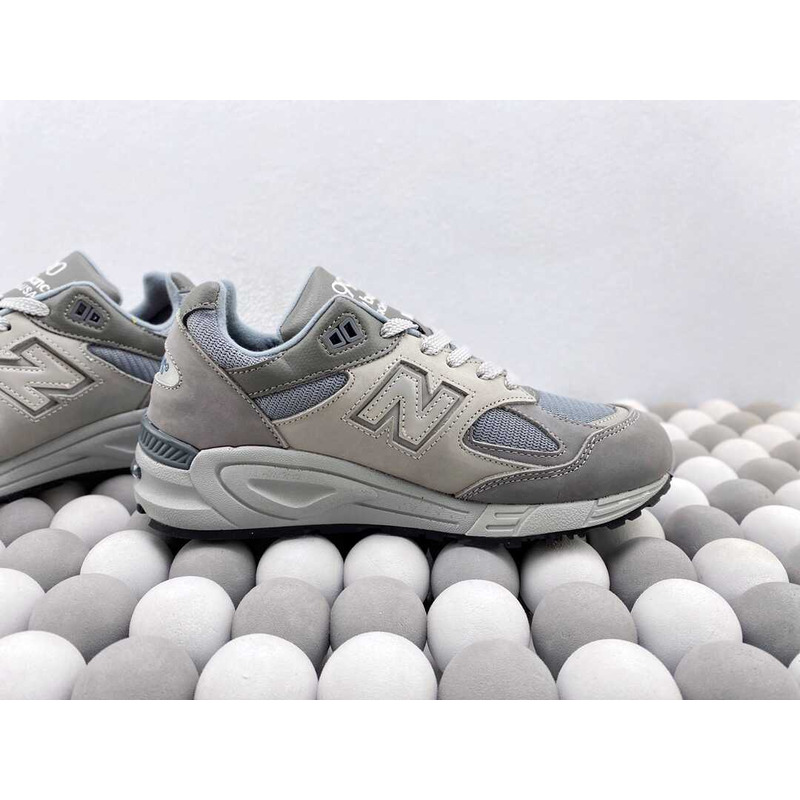 New Balance x Wtaps 990V2 Low Top Sneakers Grey