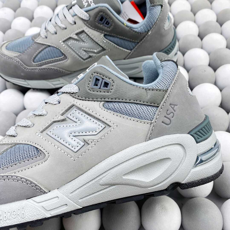 New Balance x Wtaps 990V2 Low Top Sneakers Grey