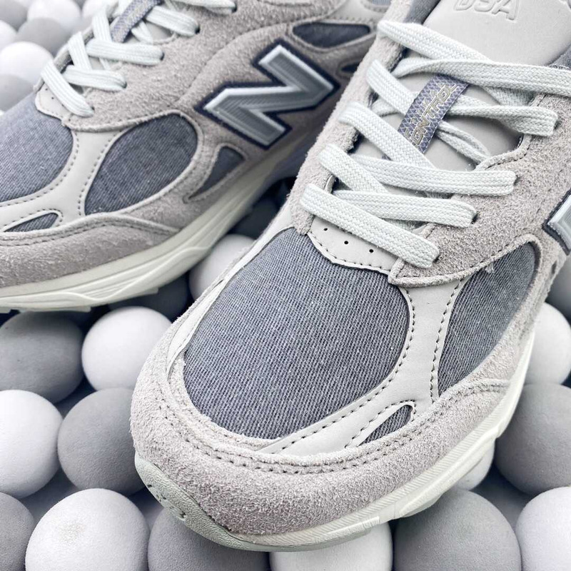 New Balance  990V3  Levi\