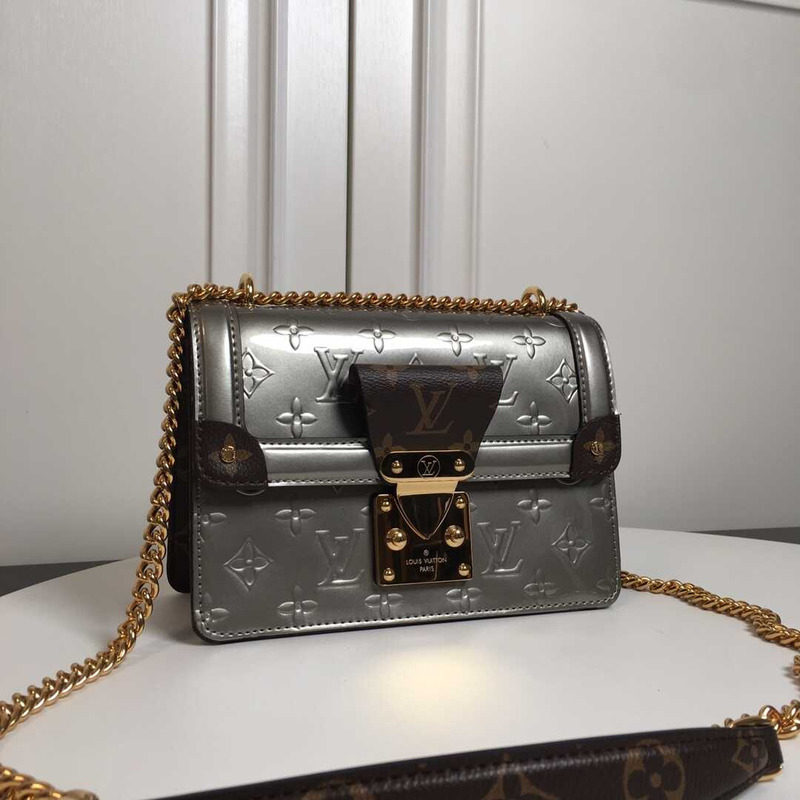 l**is V*t*n lv wynwood chain bag patent leather silver