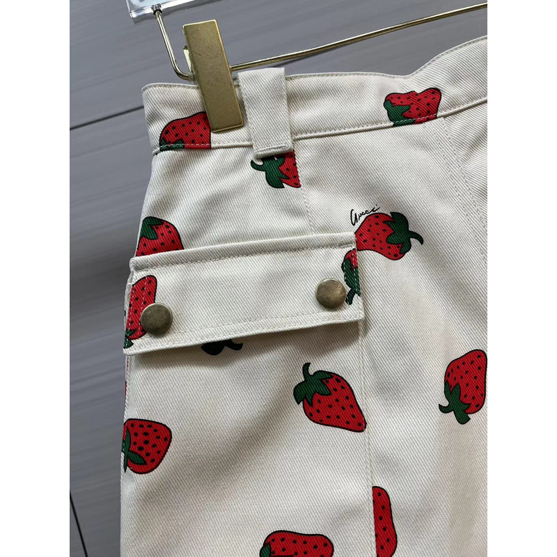 G*u*i strawberry short cream white