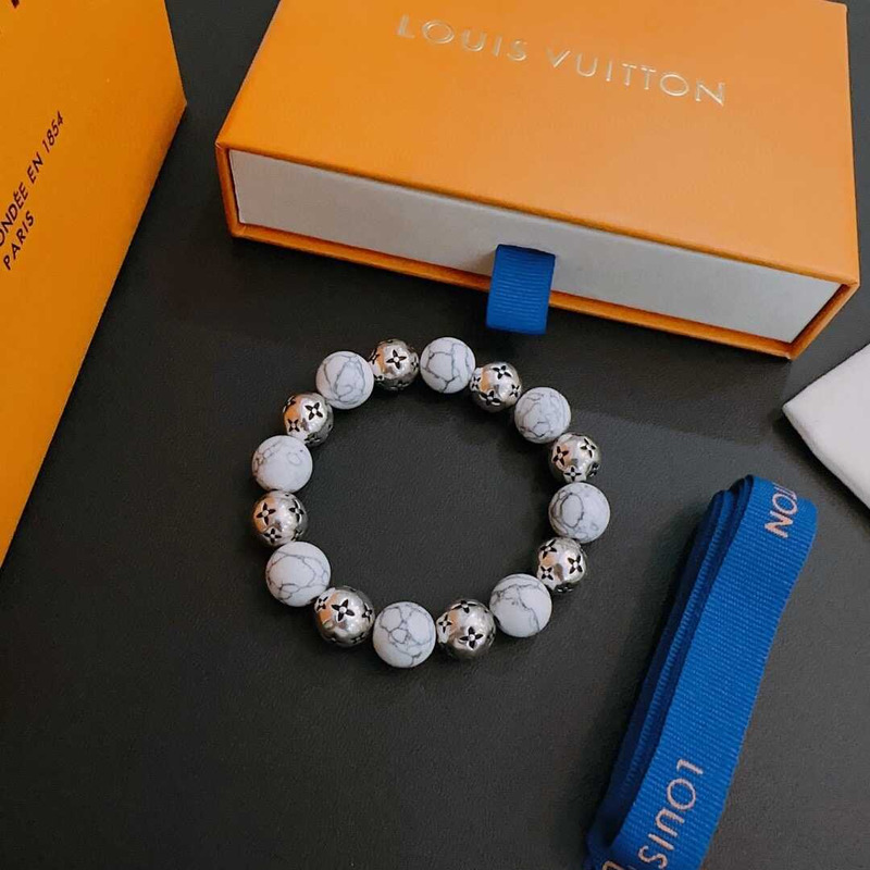 l**is V*t*n beads bracelet white/silver