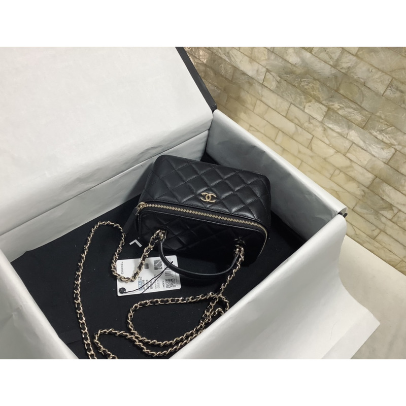 Ch*el vanity case with chain in black lambskin