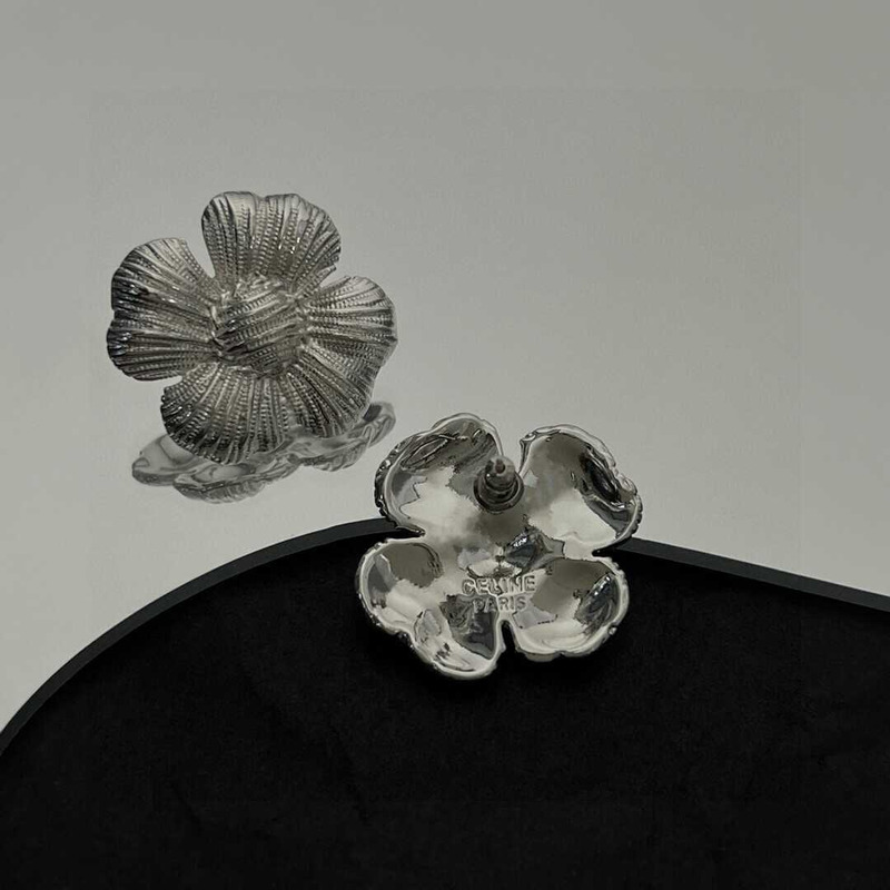 Ce**e flower earrings in silver