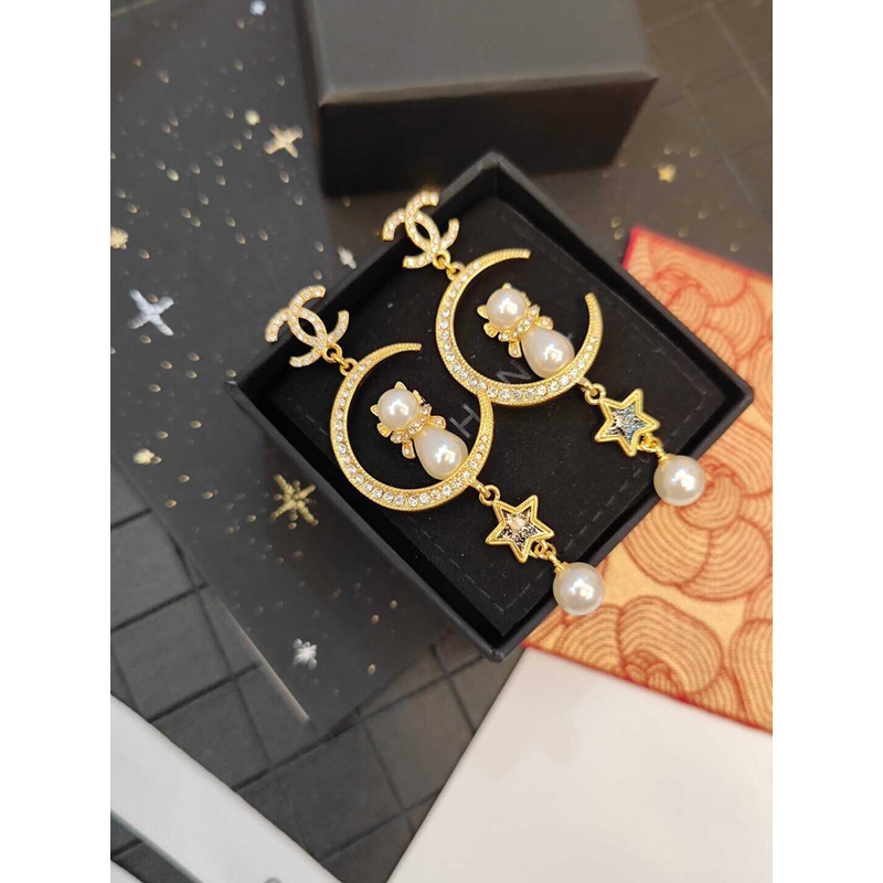 Ch*el pearl moon earring gold