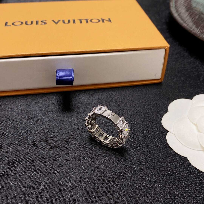 l**is V*t*n crystal ring silver