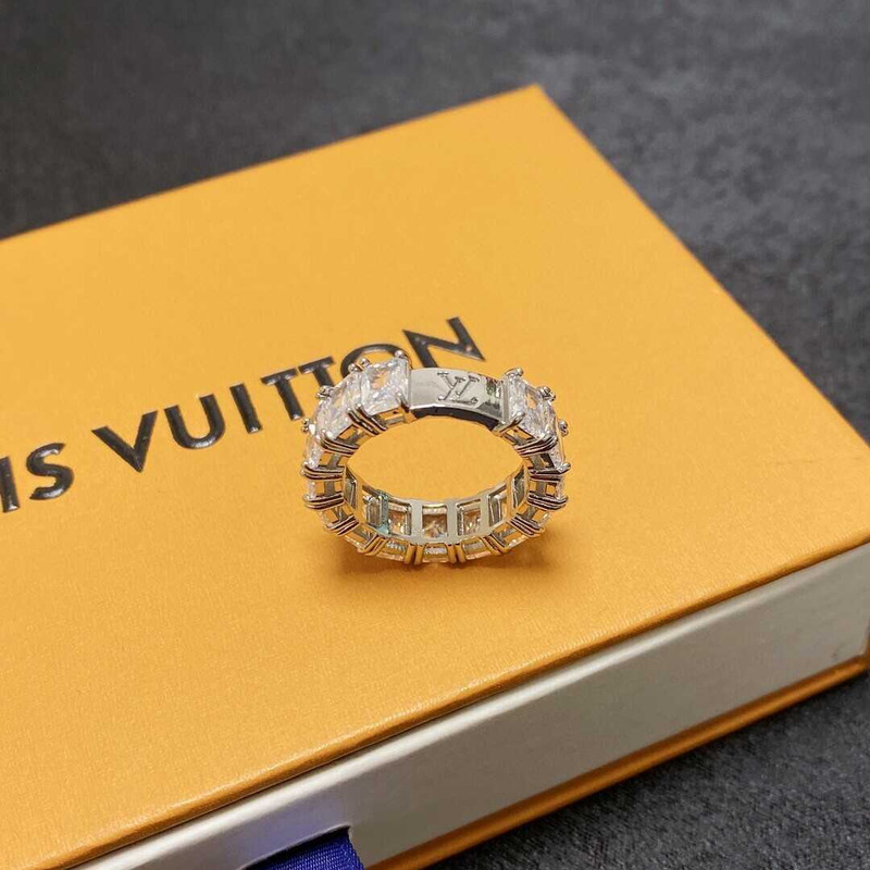 l**is V*t*n crystal ring silver