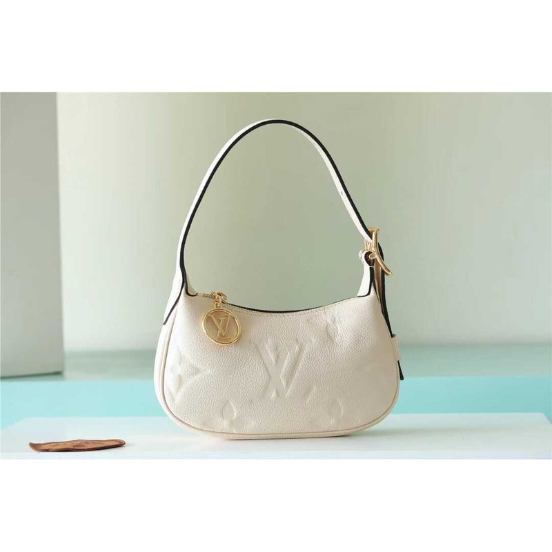 l**is V*t*n mini moon cowhide leather cream