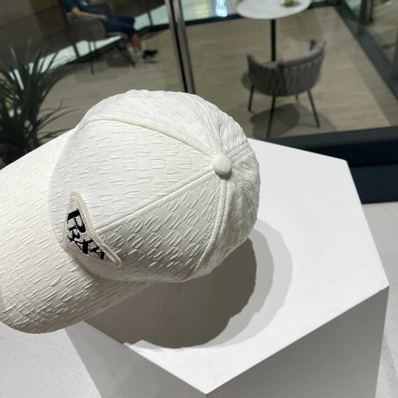 Pra*a  baseball cap with logo white