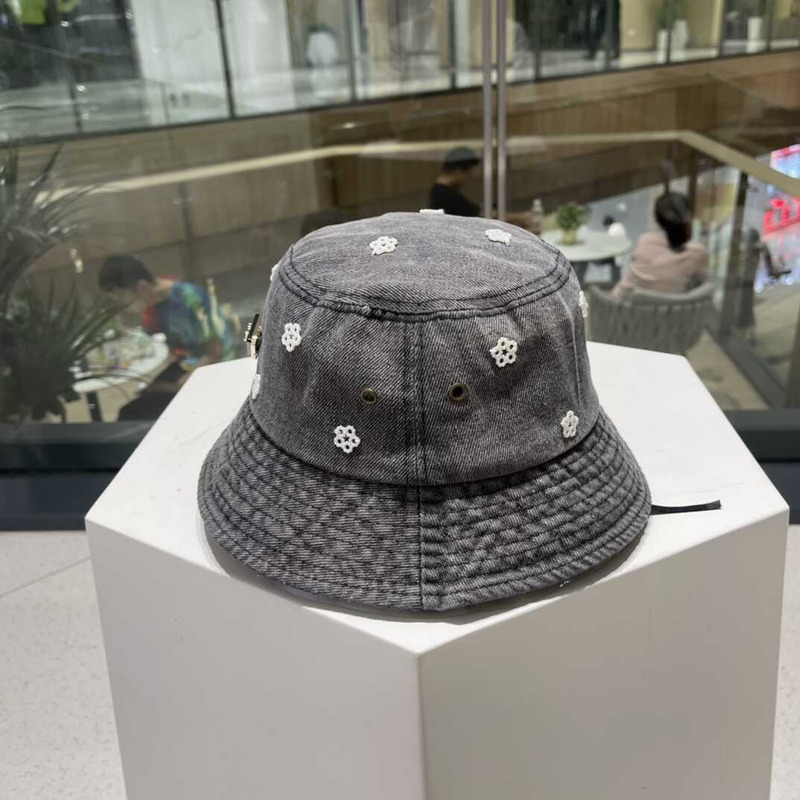 Pra*a denim bucket hat with daisy gray