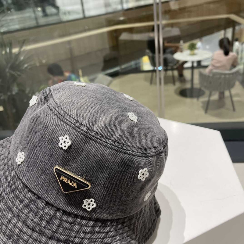 Pra*a denim bucket hat with daisy gray