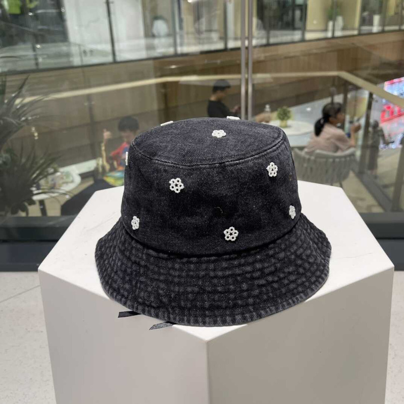 Pra*a denim bucket hat with daisy black