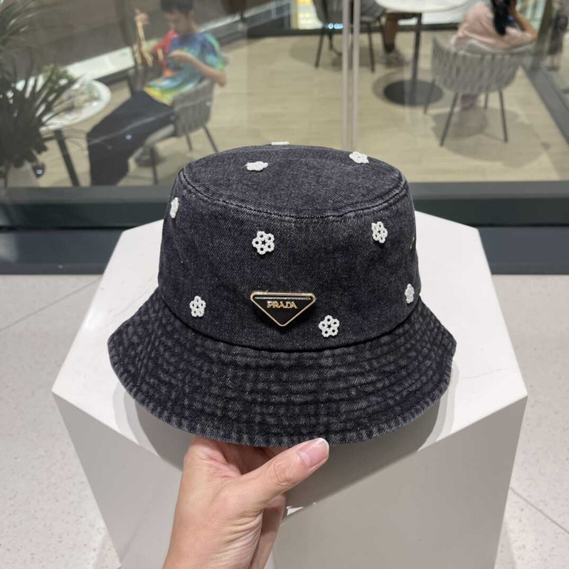 Pra*a denim bucket hat with daisy black